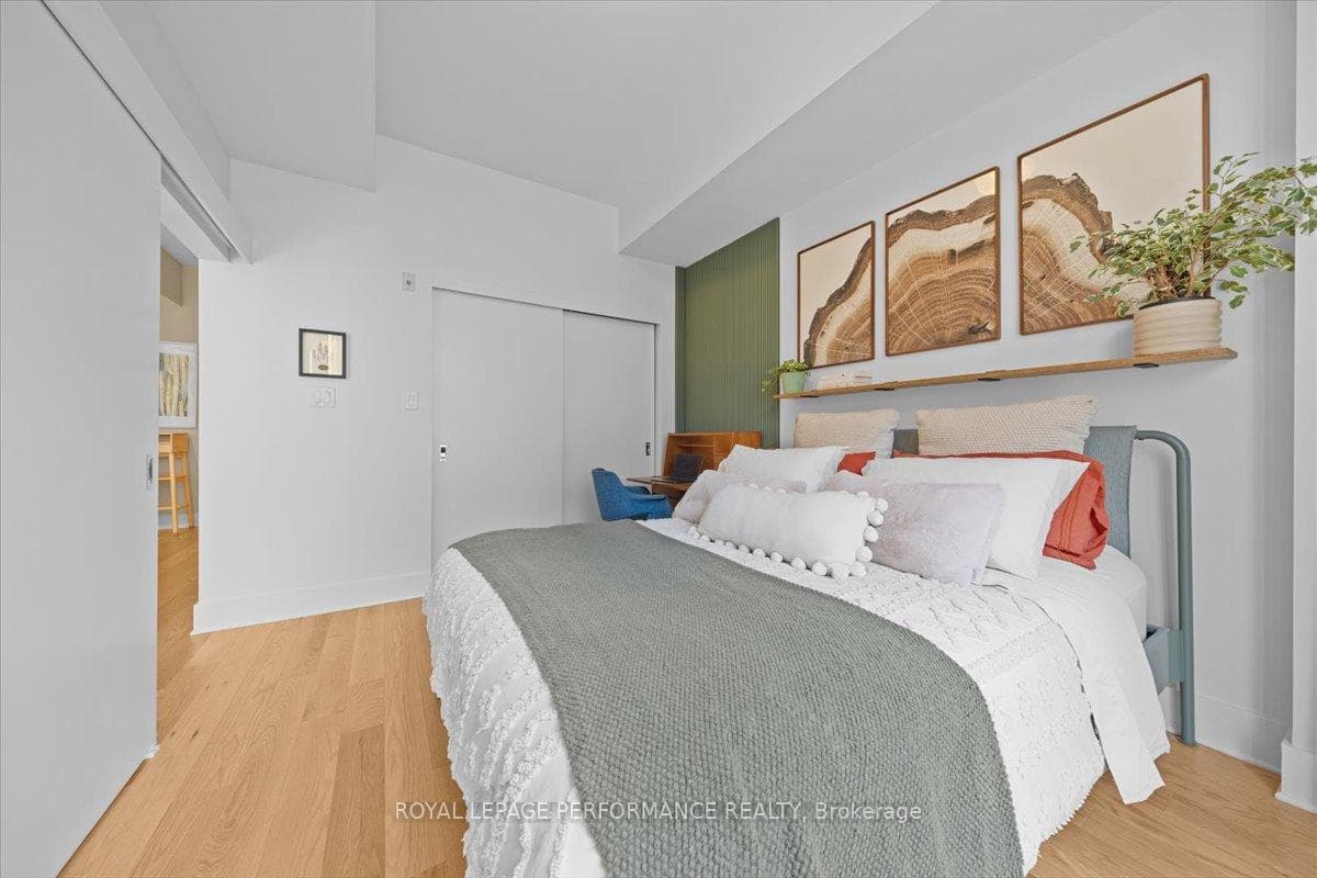 Large bedroom with work station if desired