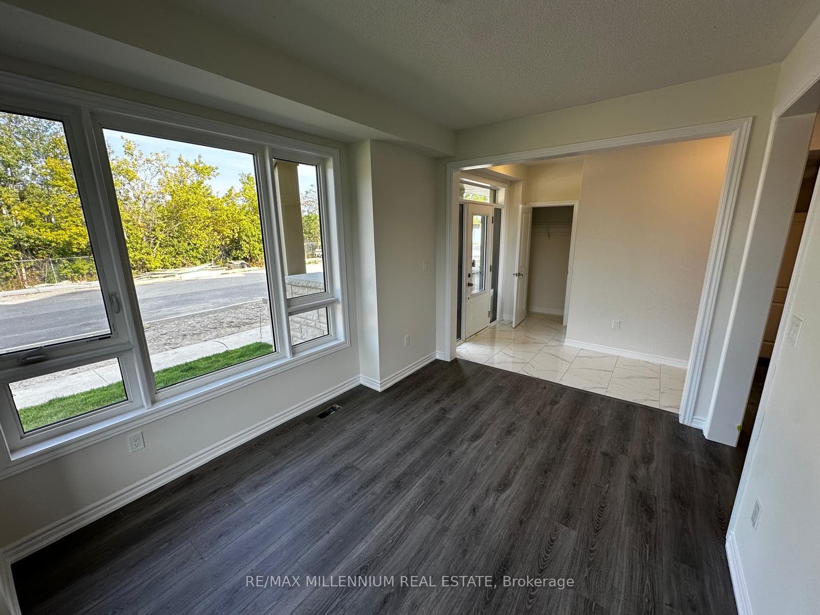 333 Lindsay Street photo 8