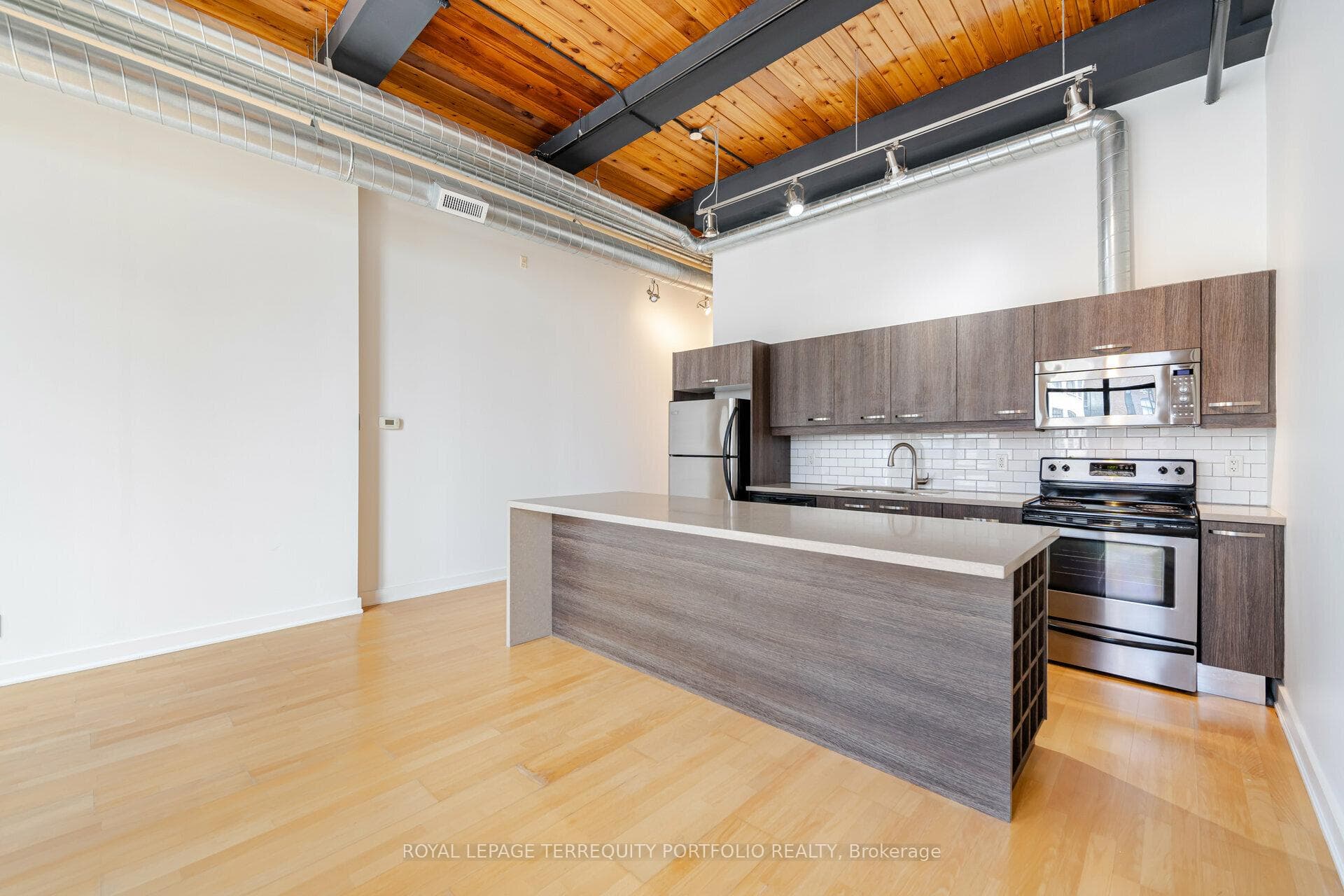 43 Hanna Avenue Unit 334 photo 10