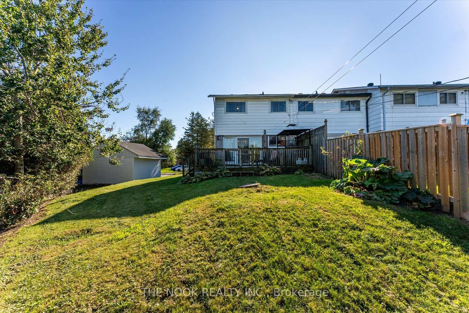 740 Krosno Boulevard photo 16