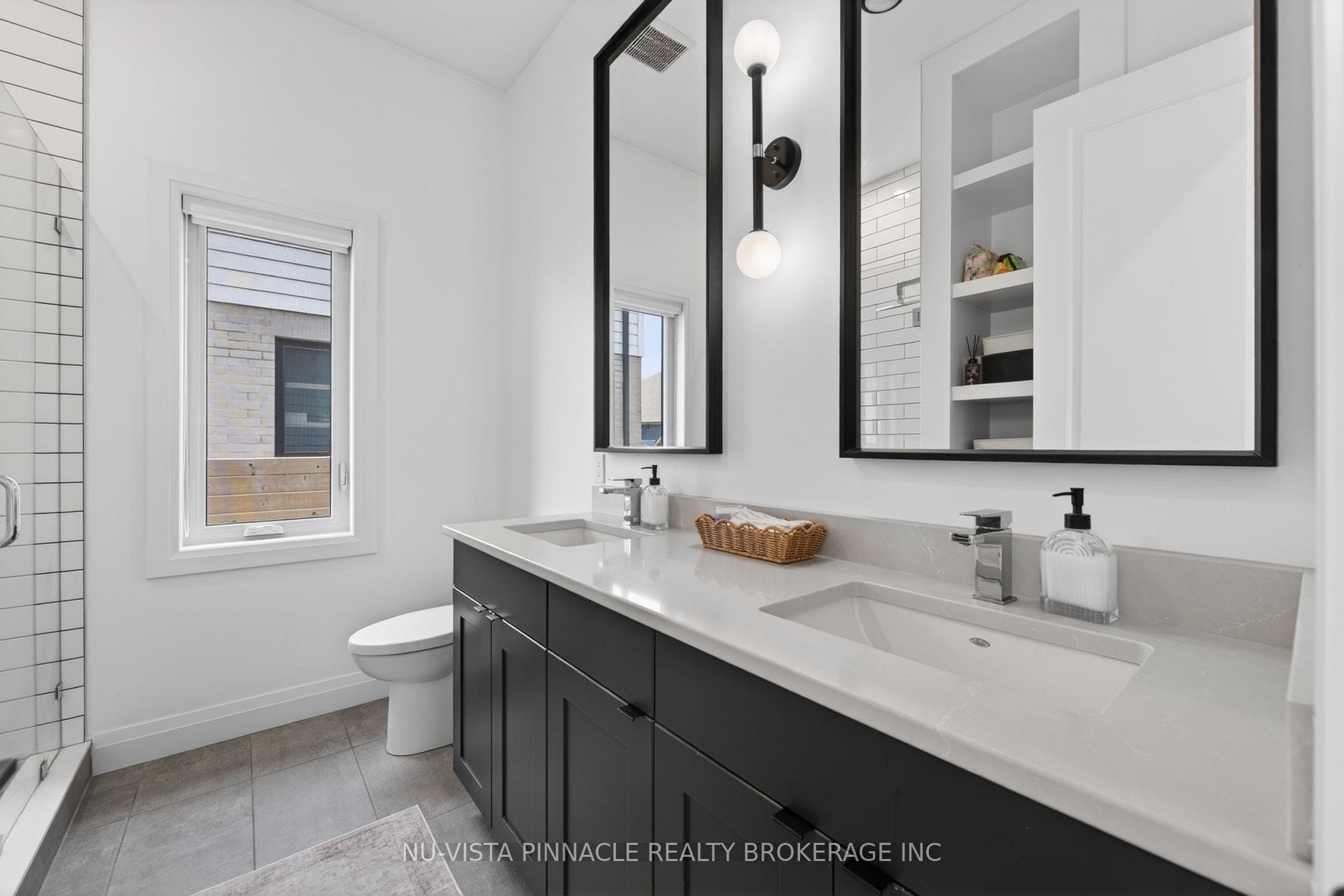 2572 LUCAS Avenue photo 28