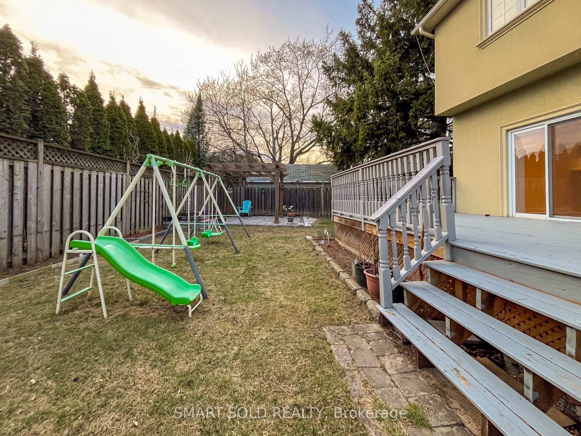 192 Waneta Drive photo 38