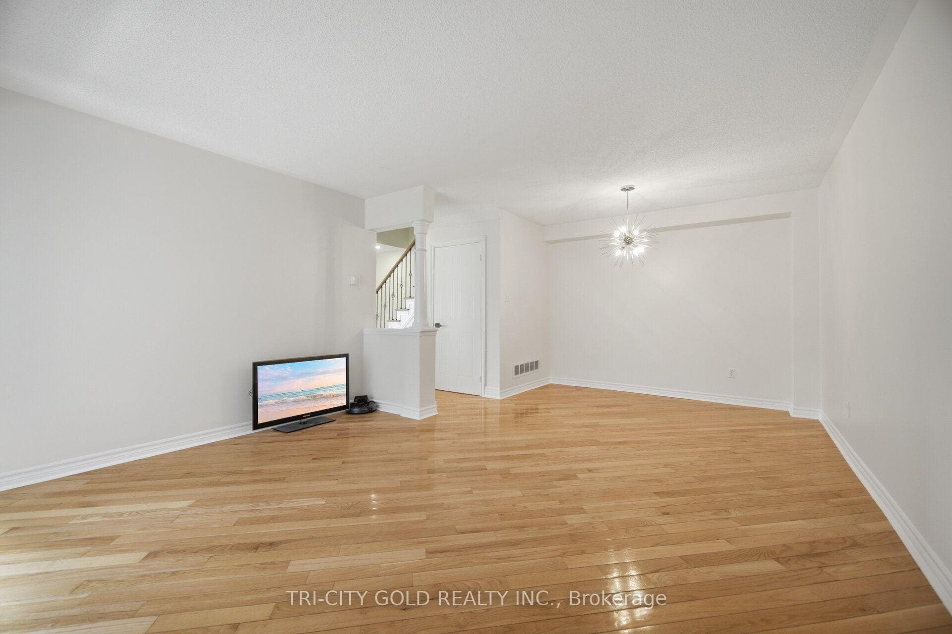 111 Chipmunk Crescent photo 17