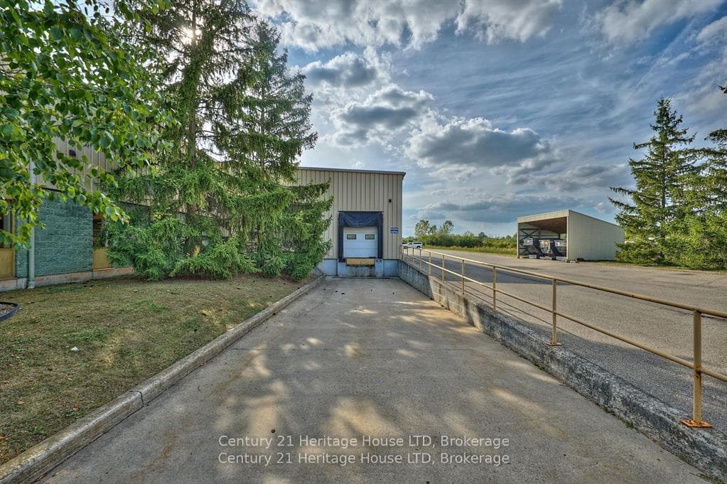 1767 Pettit Road photo 3