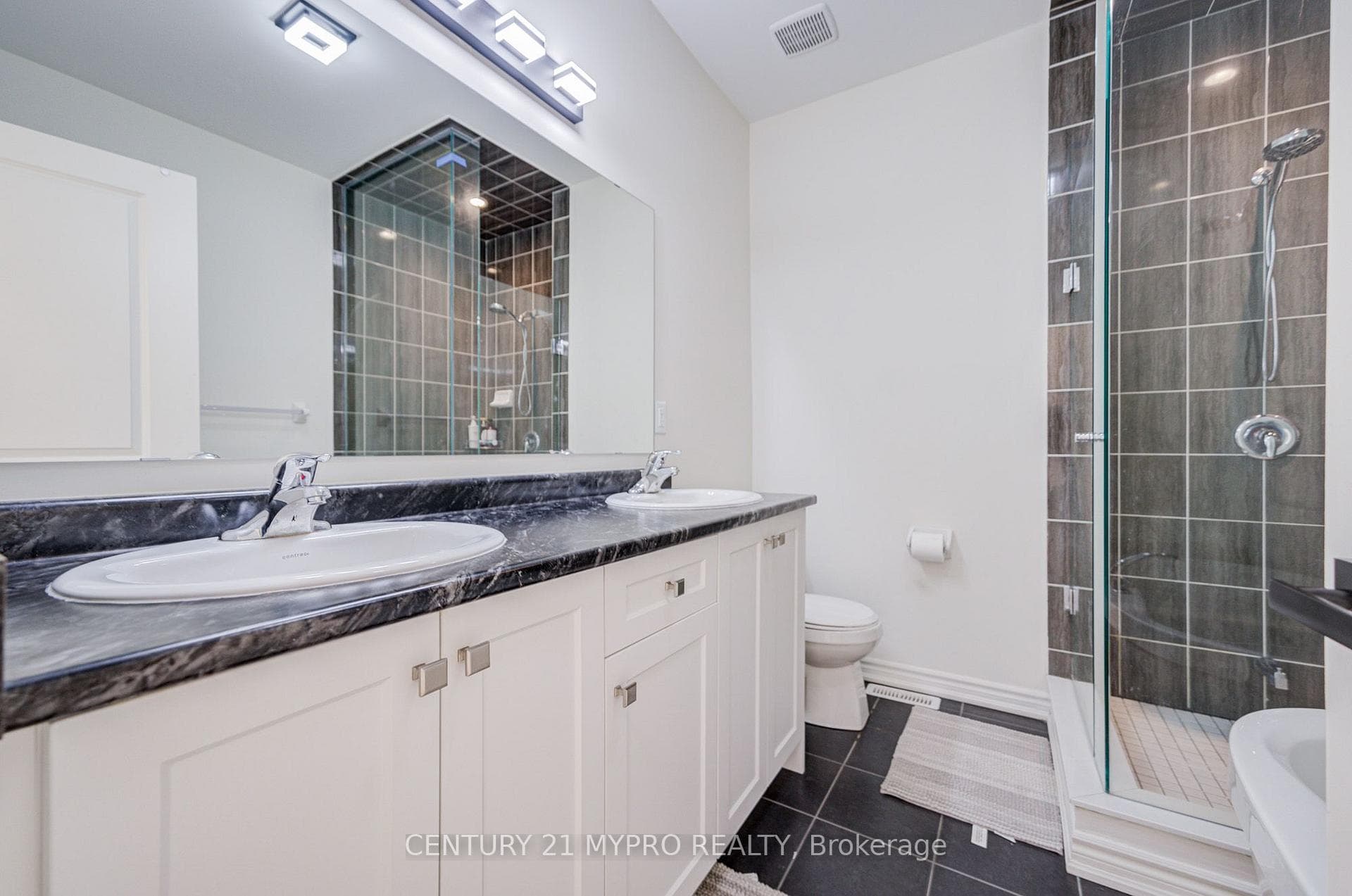 261 Coronation Road photo 23