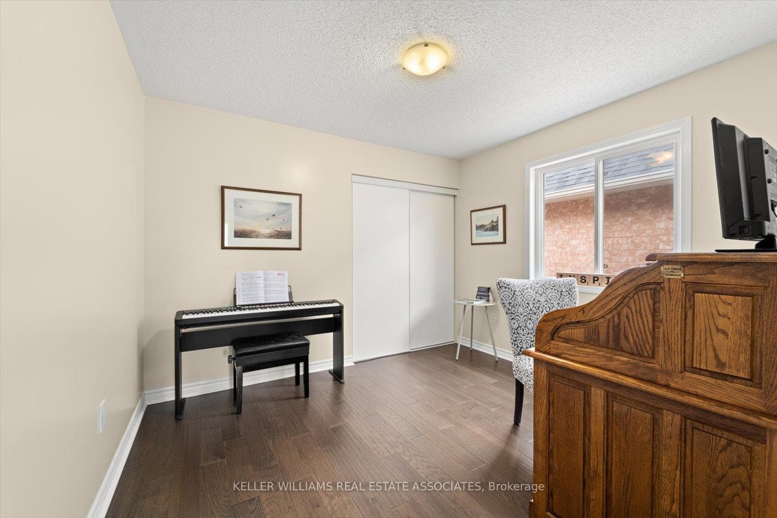 851 Howden Crescent photo 27
