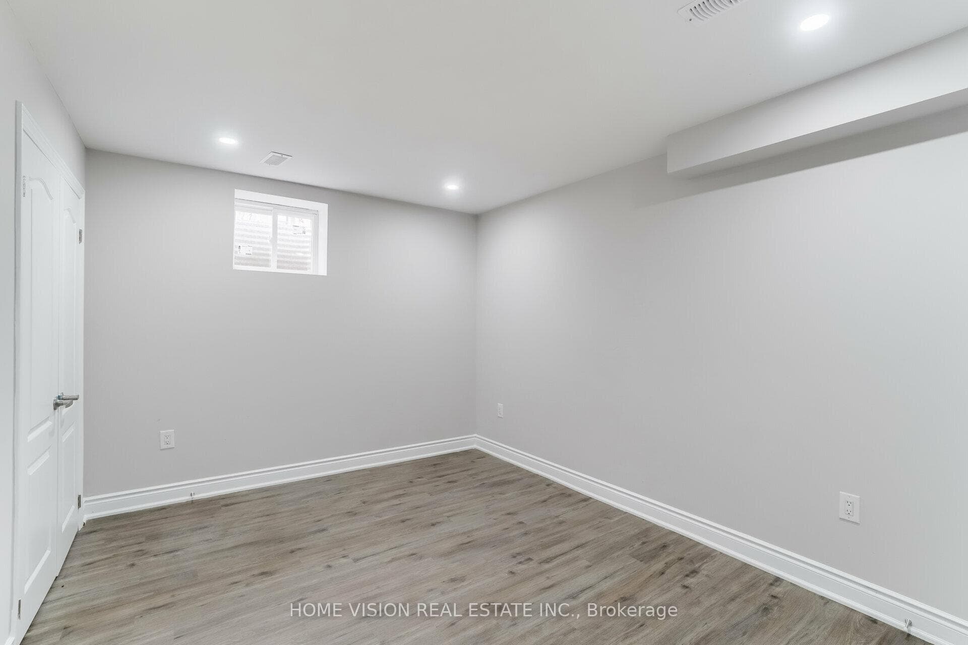 35 Little Britain- BSMT Crescent photo 13