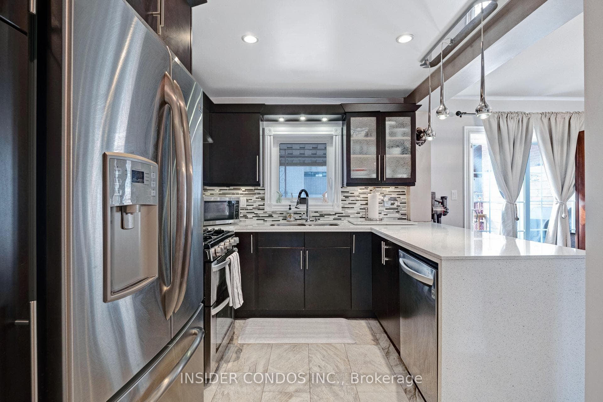 135 William Street photo 7