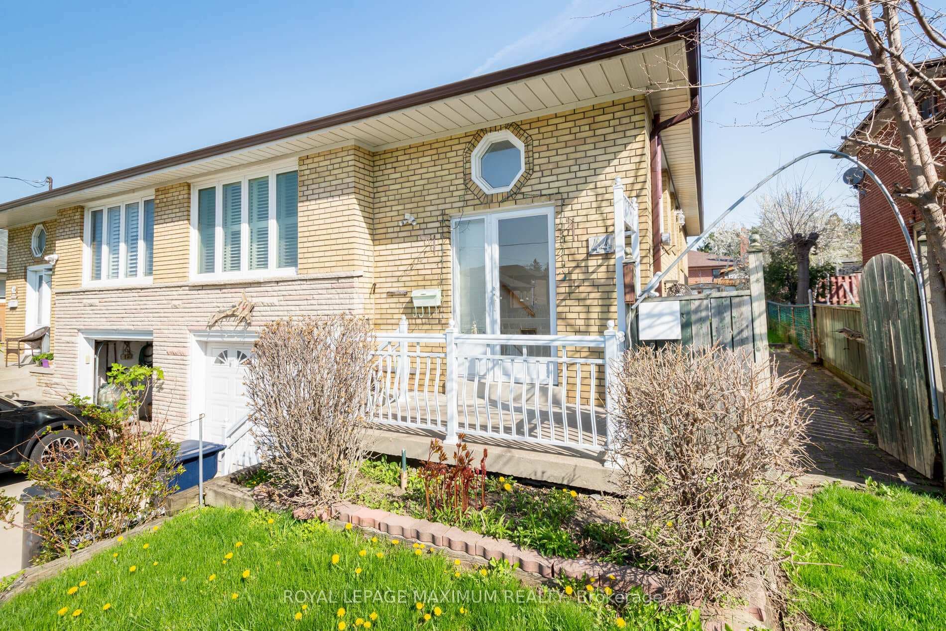 44 Fallingdale Crescent photo 3