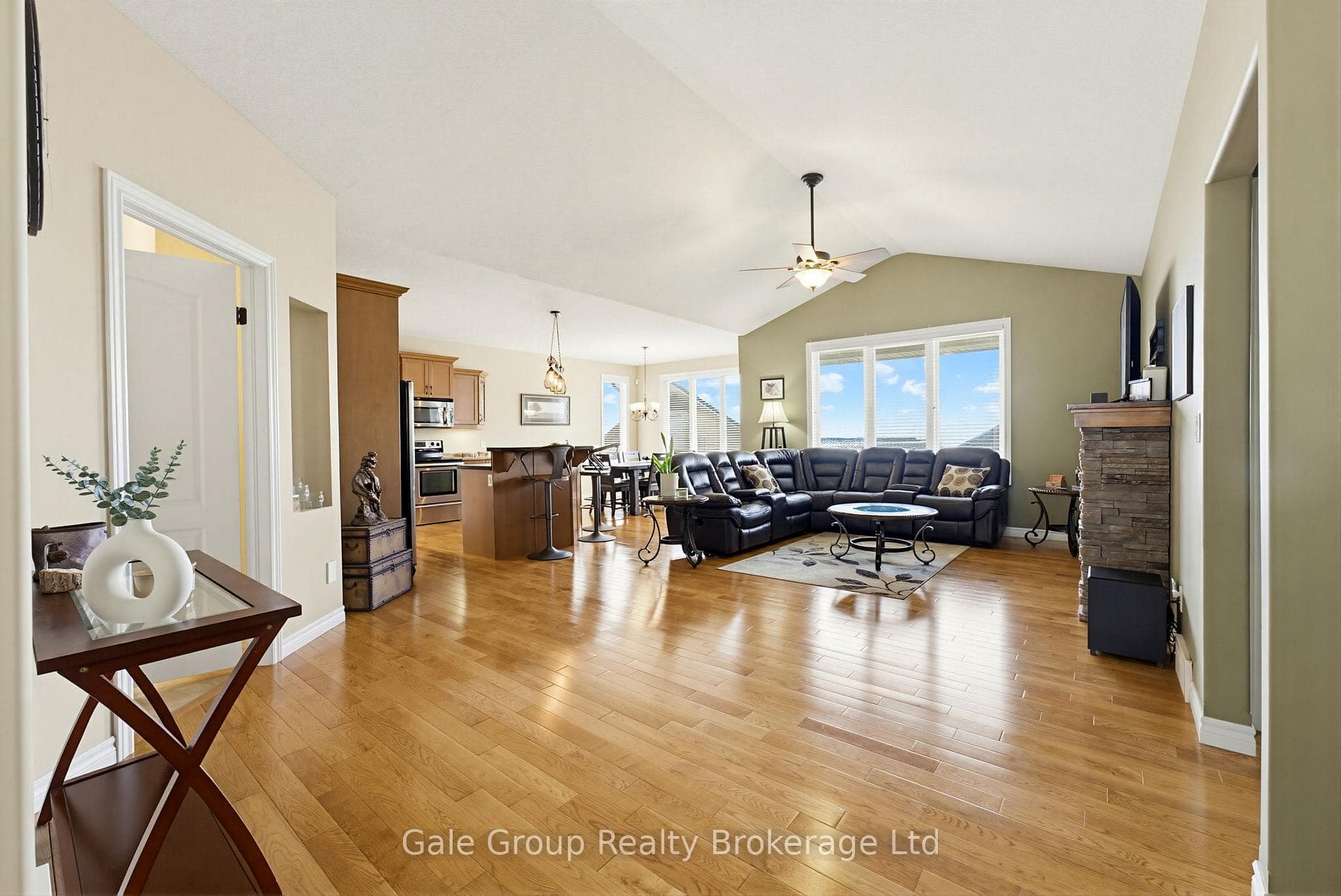 808 Stonegate Drive photo 5