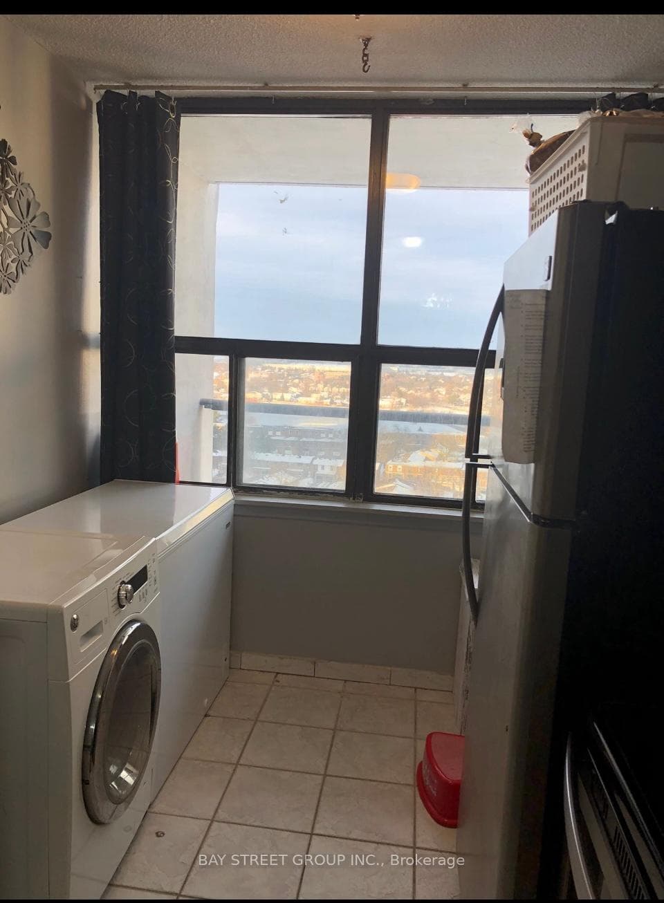 17 Knightsbridge Road Unit 1803 photo 4