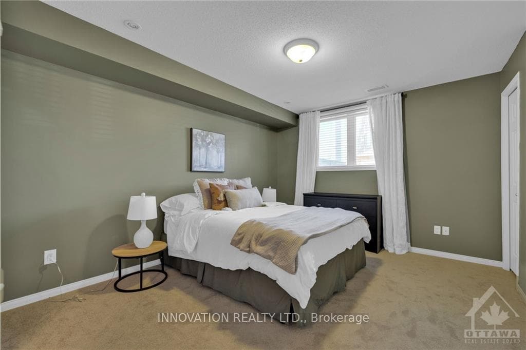 840 LONGFIELDS Drive photo 14