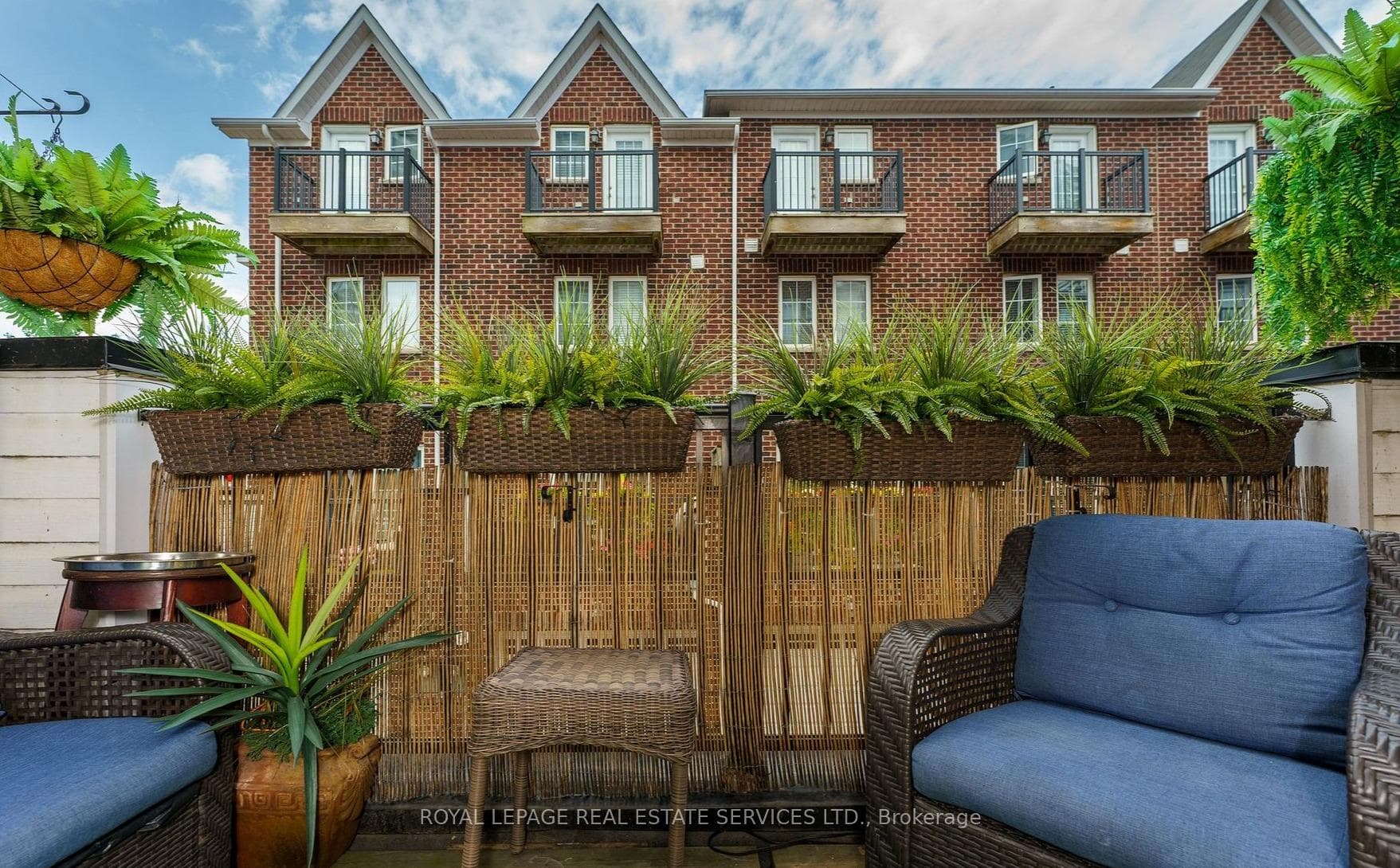 101 The Queensway N/A Unit TH2 photo 6