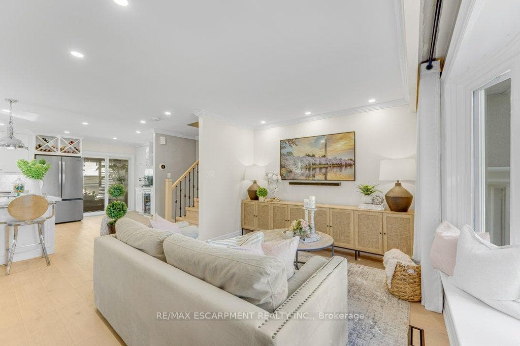 1482 Epping Road photo 11