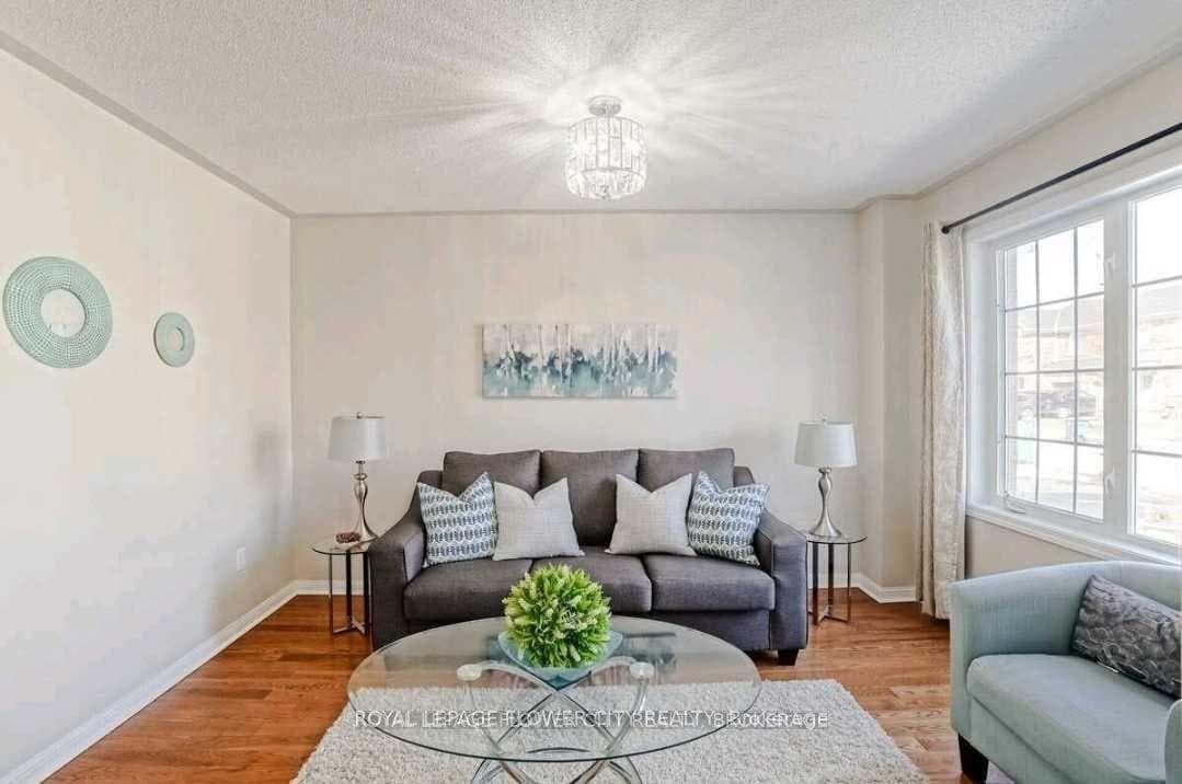 65 Tianalee Crescent photo 3