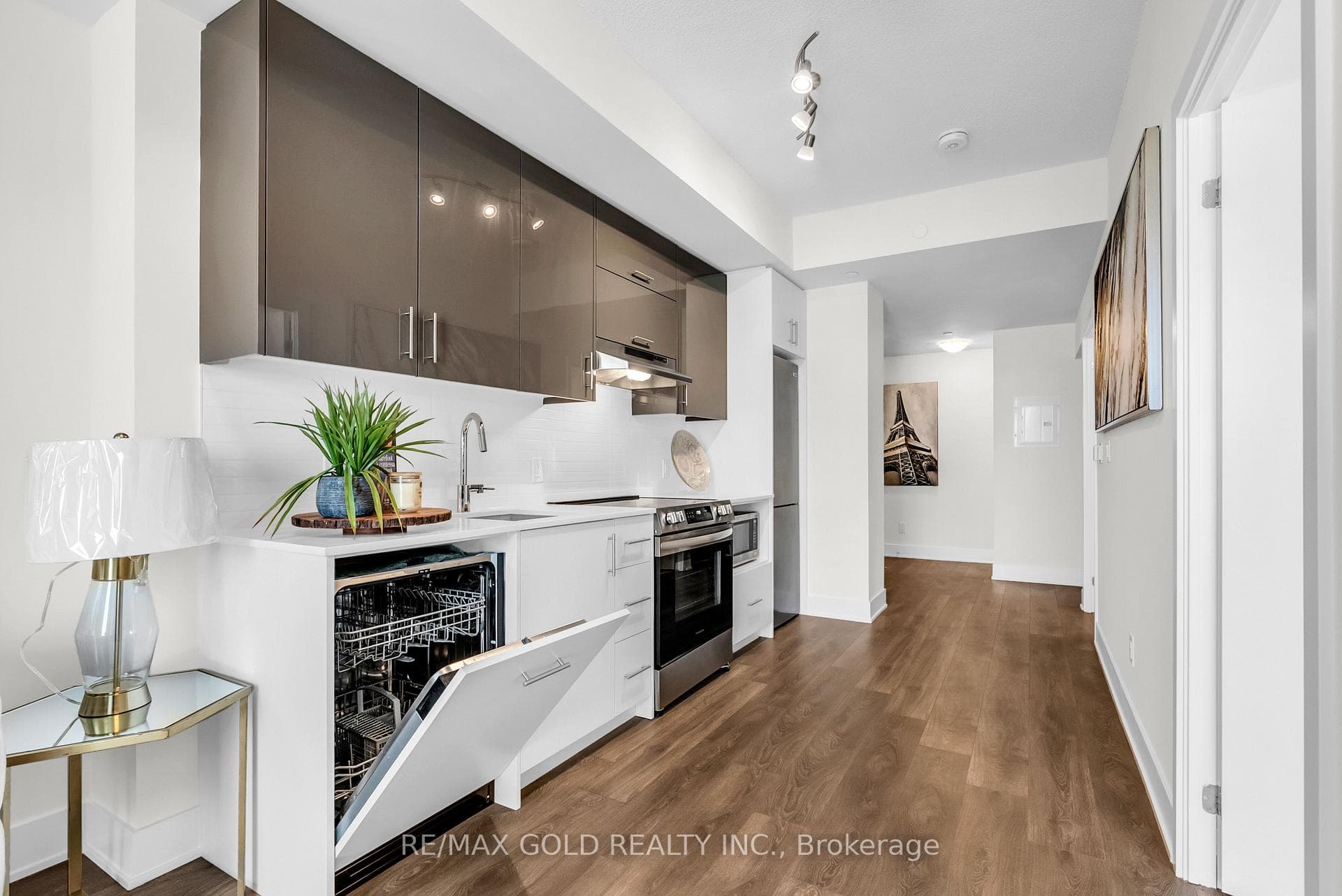 188 FAIRVIEW MALL Drive Unit 2101 photo 9