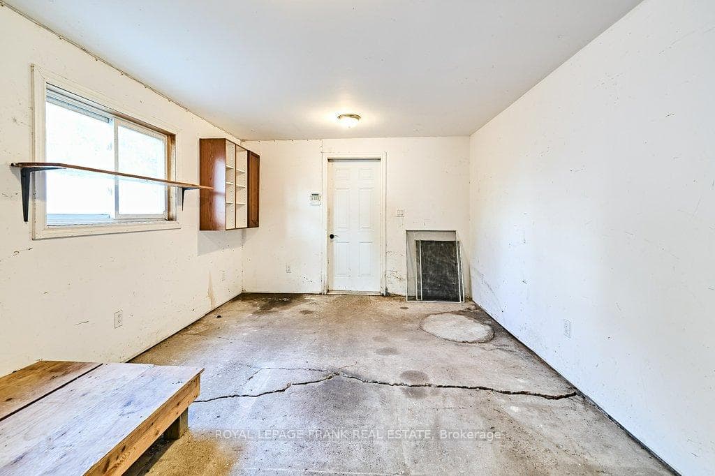 16121 Island Road photo 10
