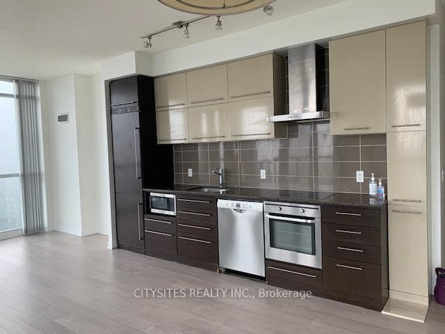 770 Bay Street Unit PH601 photo 14