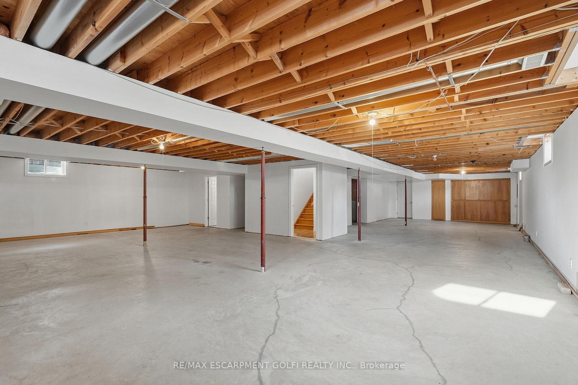 593 Rymal Road photo 28