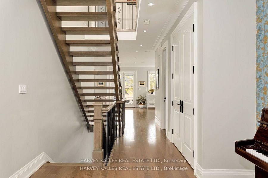 4673 Dundas Street photo 4