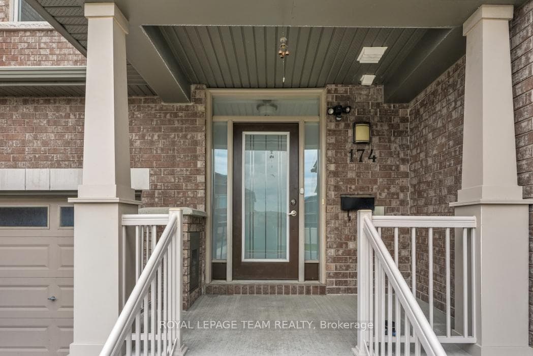 174 Hawkshaw Crescent photo 4