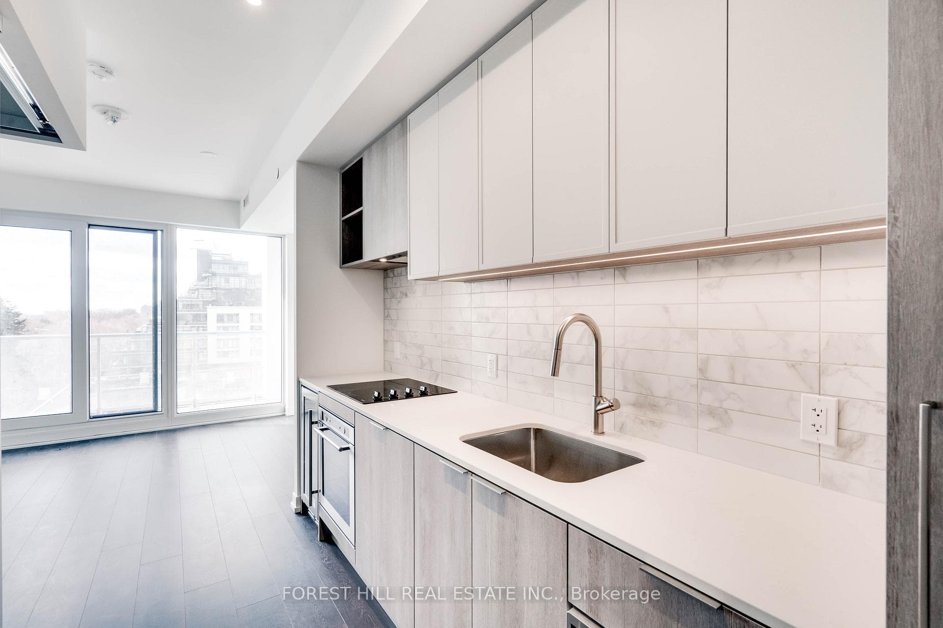 2020 Bathurst Street Unit 516 photo 6