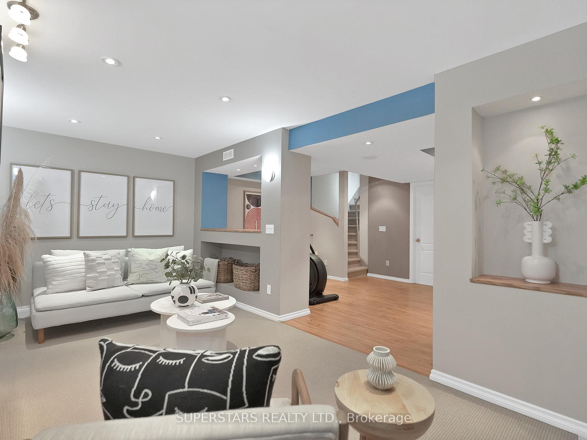 COZY SPACE FOR MOVIE NIGHTS OR ADDITIONAL BEDROOM