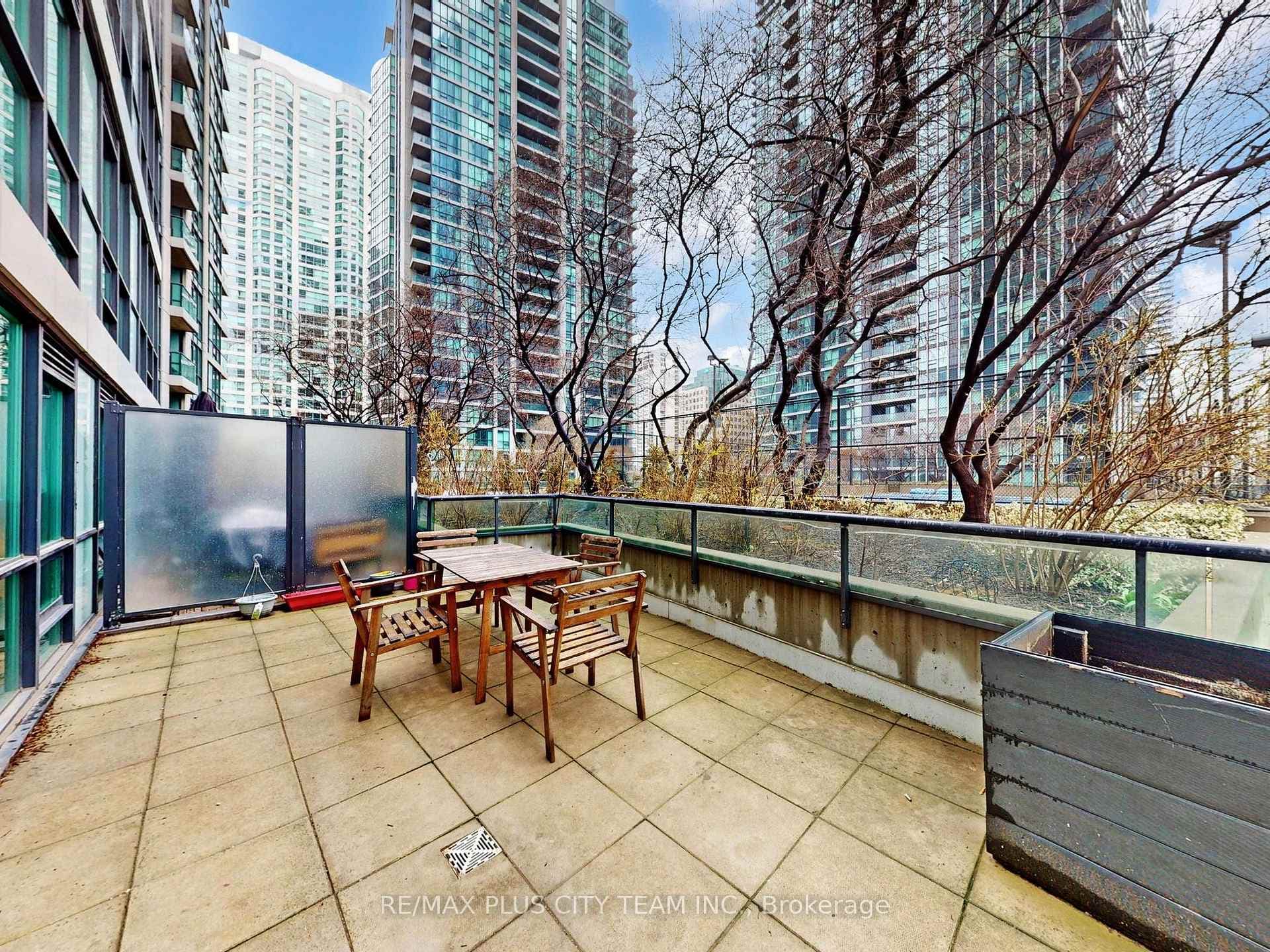 16 Yonge Street Unit 502 photo 3