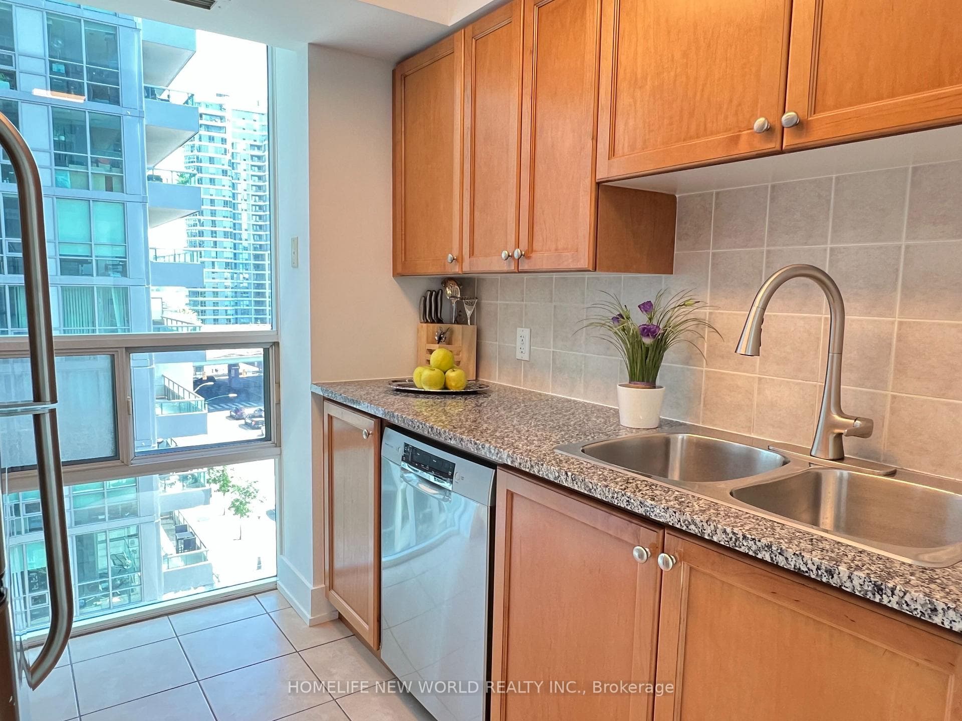 51 Lower Simcoe St Street Unit 708 photo 9