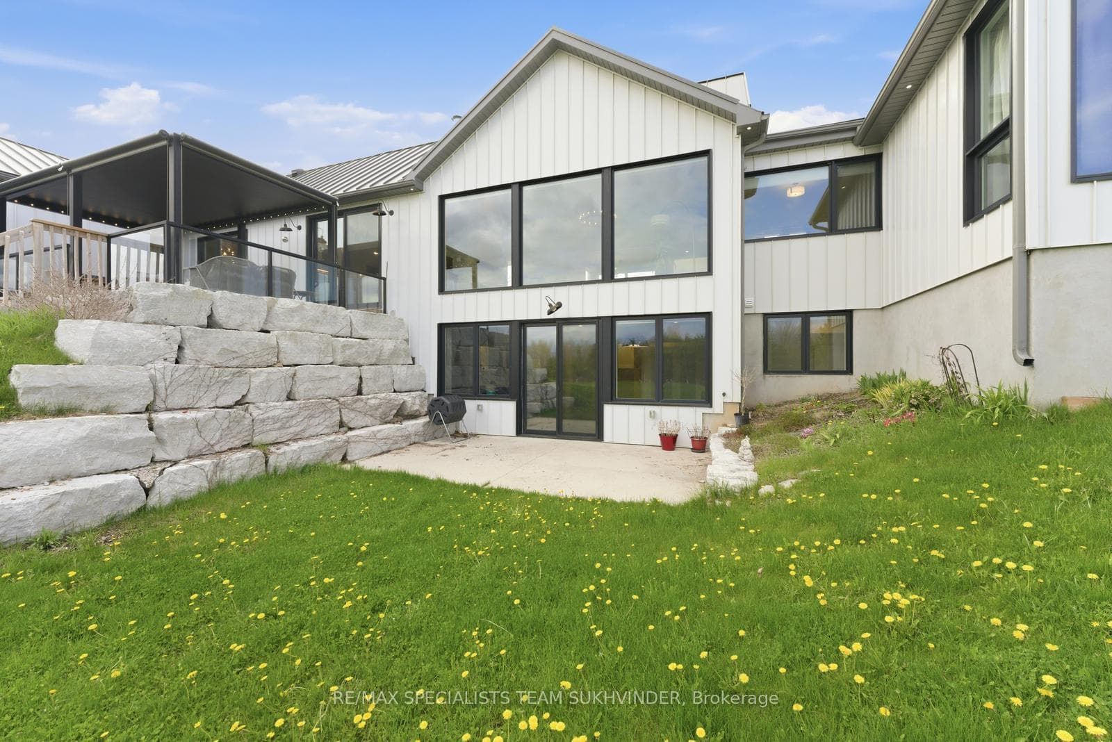 1270 15th Side Road photo 43