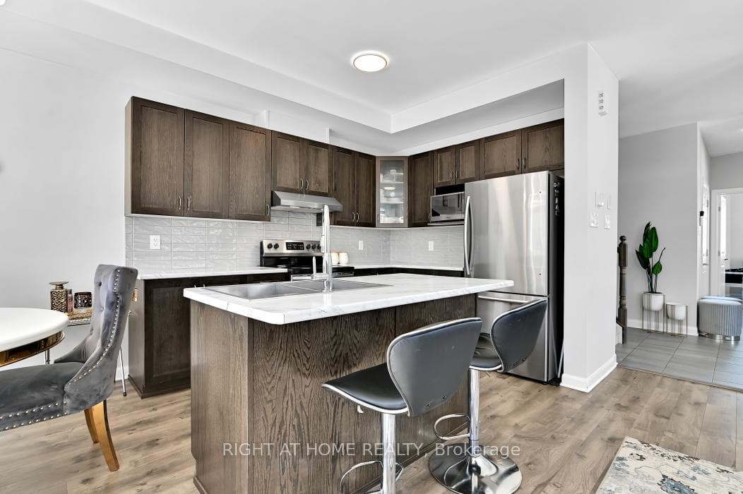 301 Guppy Grove photo 8