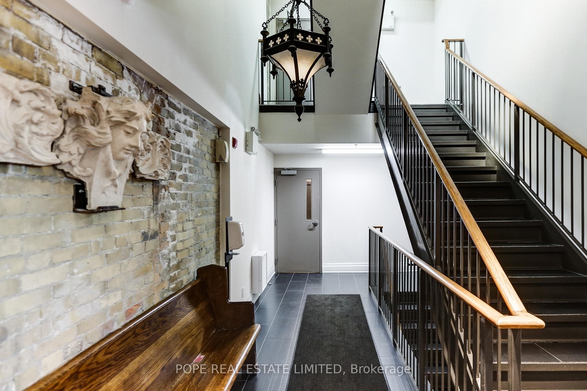 384 Sunnyside Avenue Unit 202 photo 4