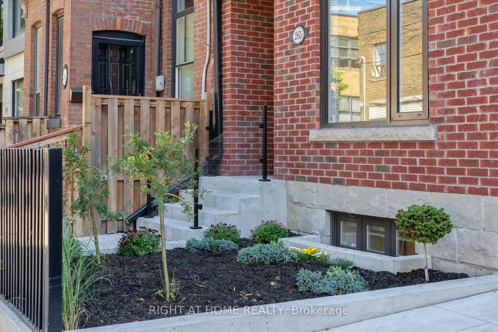 265 Ontario Street photo 3