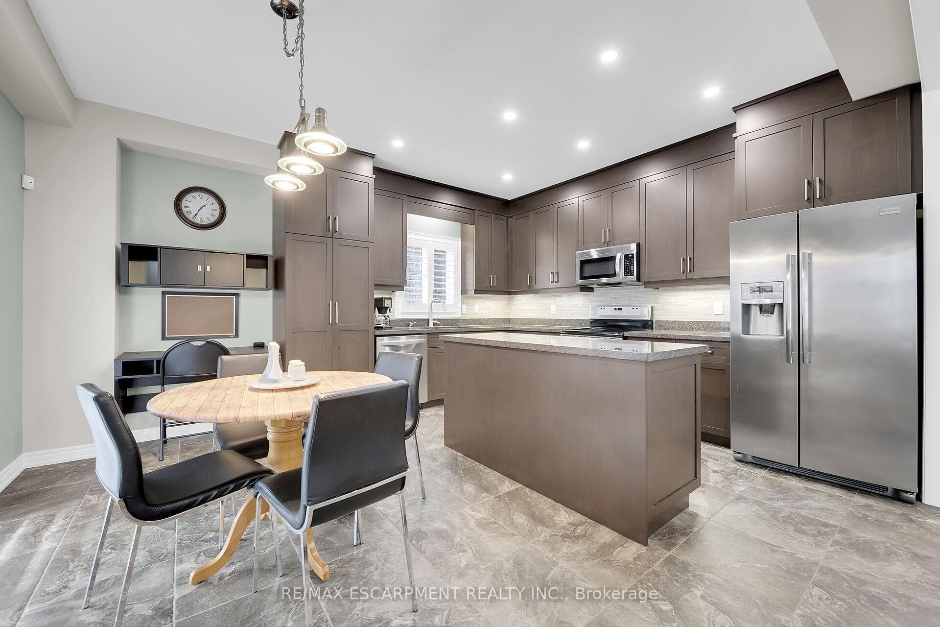 127 Lampman Drive photo 7