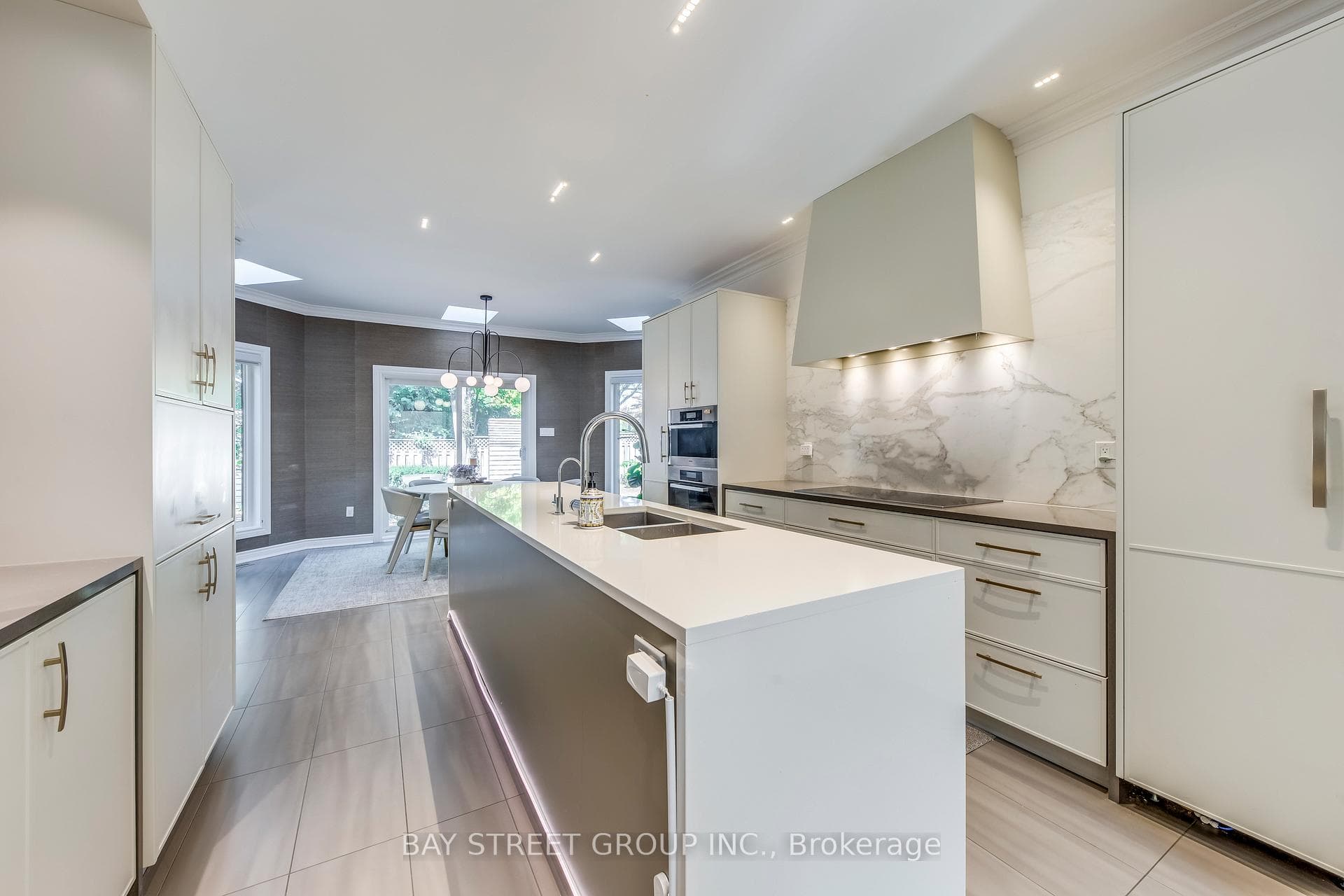 128 Beverley Glen Boulevard photo 13