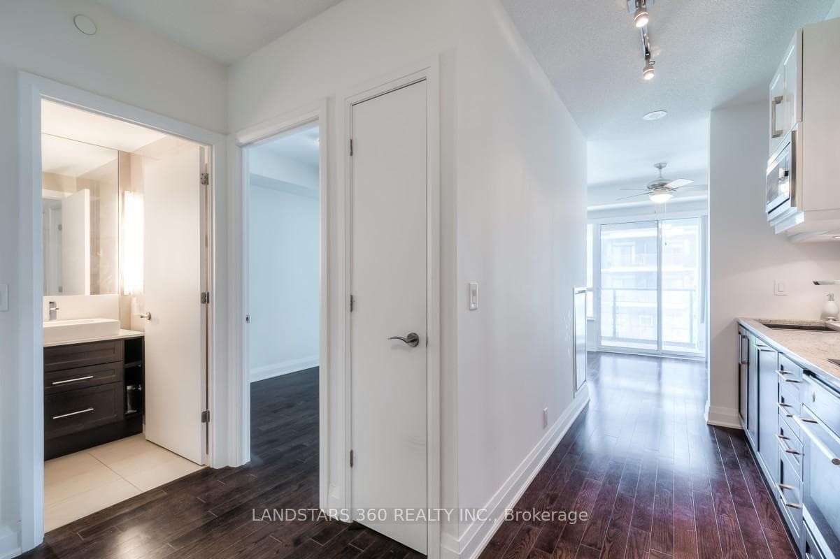 21 Clairtrell Road Unit 220 photo 4
