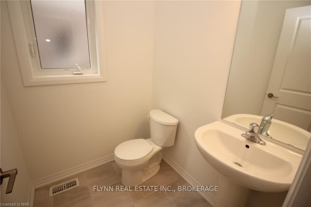 136 ALICIA Crescent photo 2