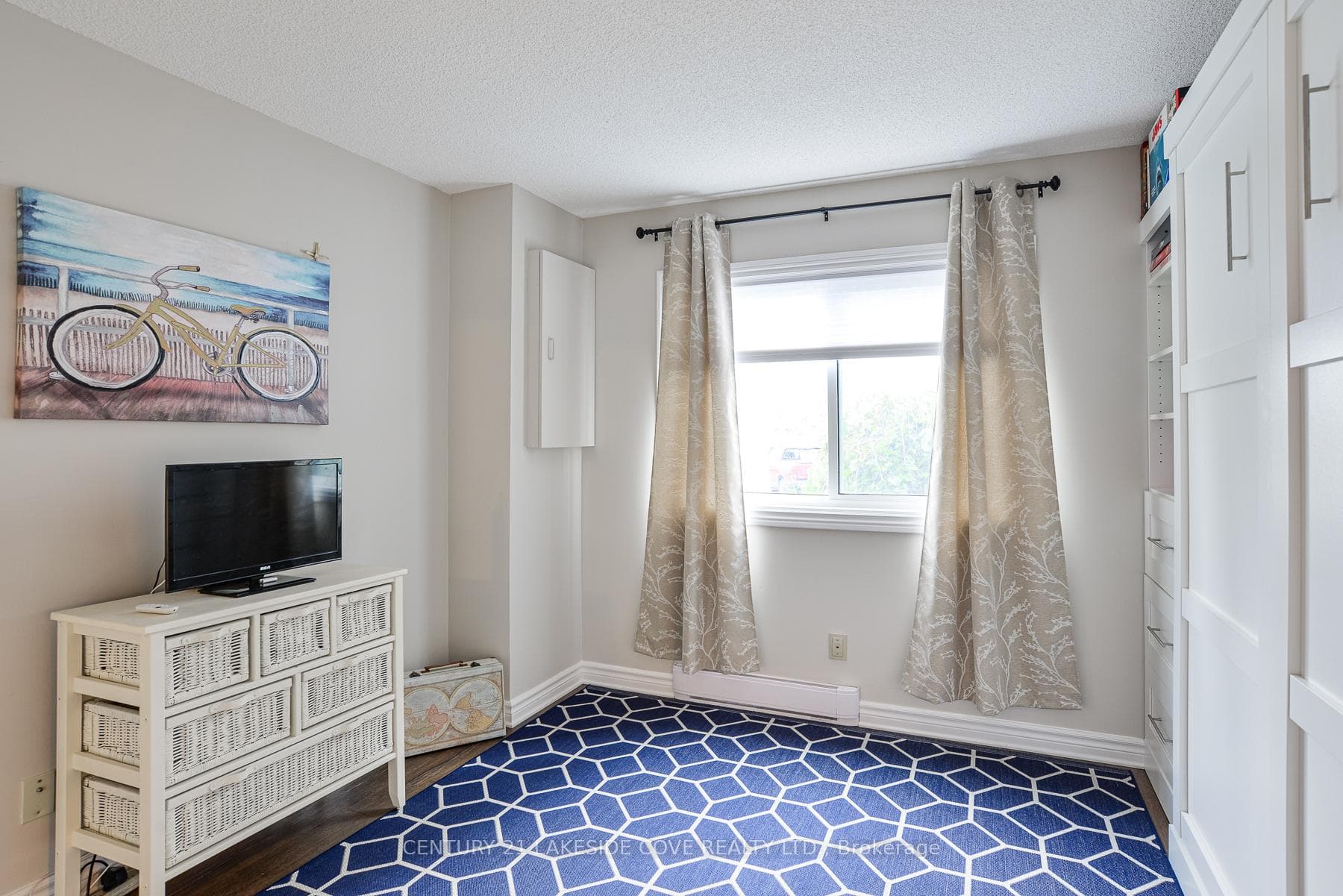 Main Floor Bedroom/Den/Office