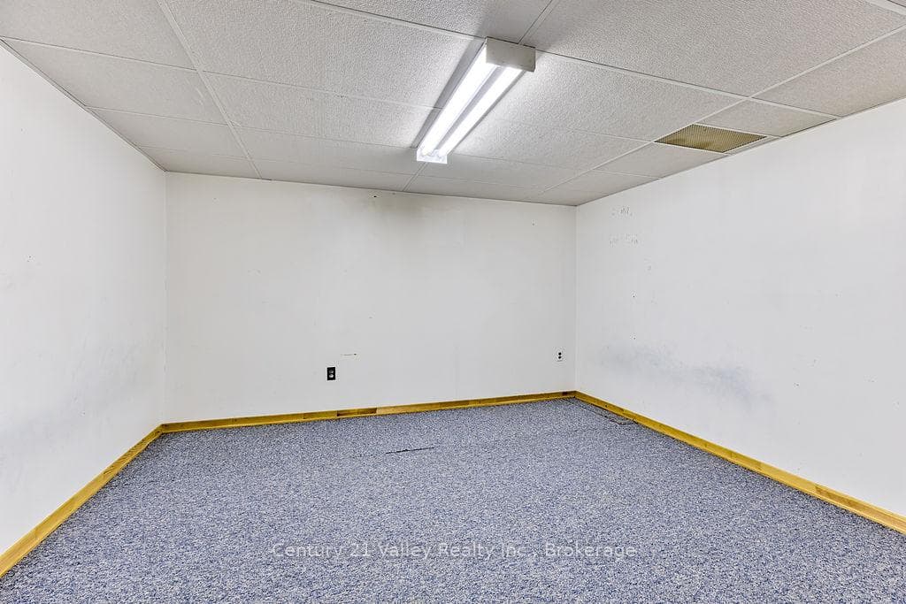 107 Augsburg Road photo 28