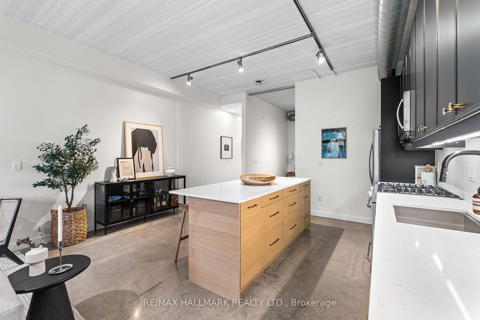 747 Queen Street Unit 202 photo 8