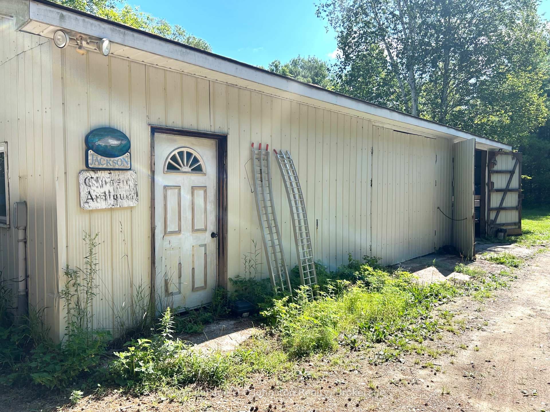 Garage/workshop