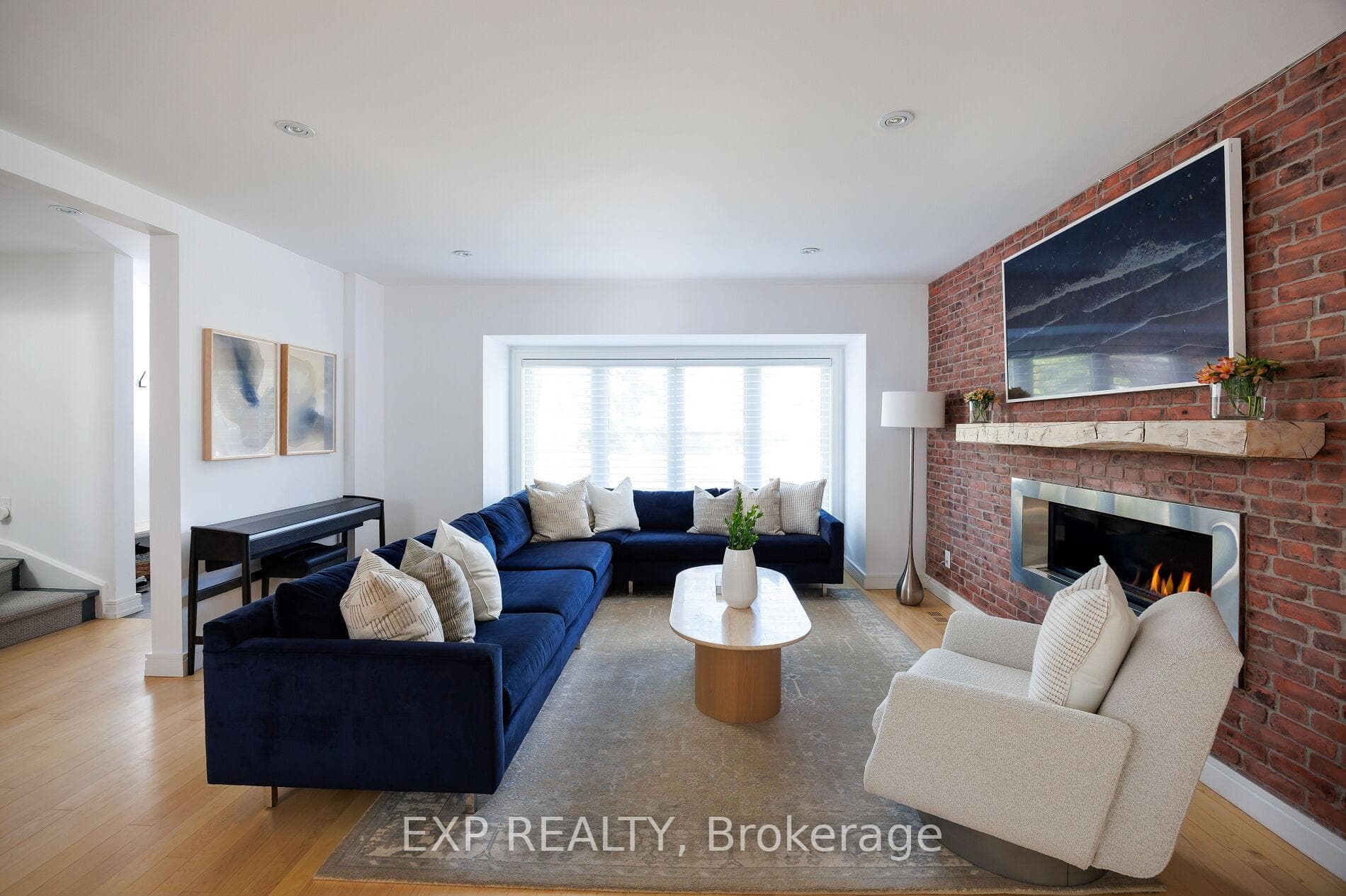 870 Royal York Road photo 4