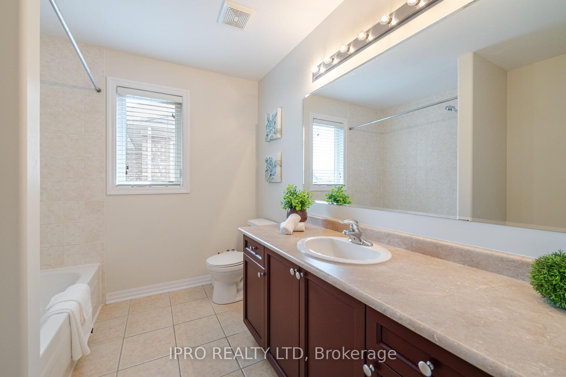 24 Chase Crescent photo 37
