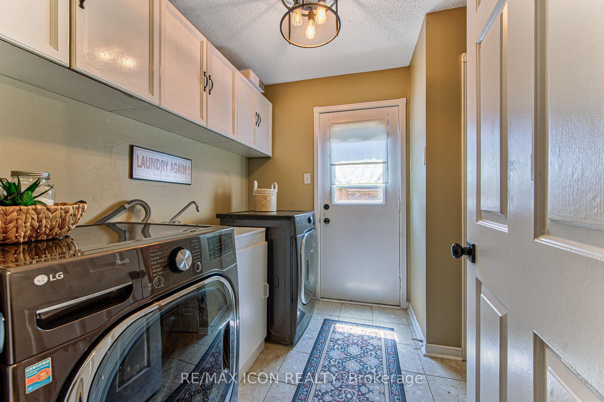 15 Hall Crescent photo 21