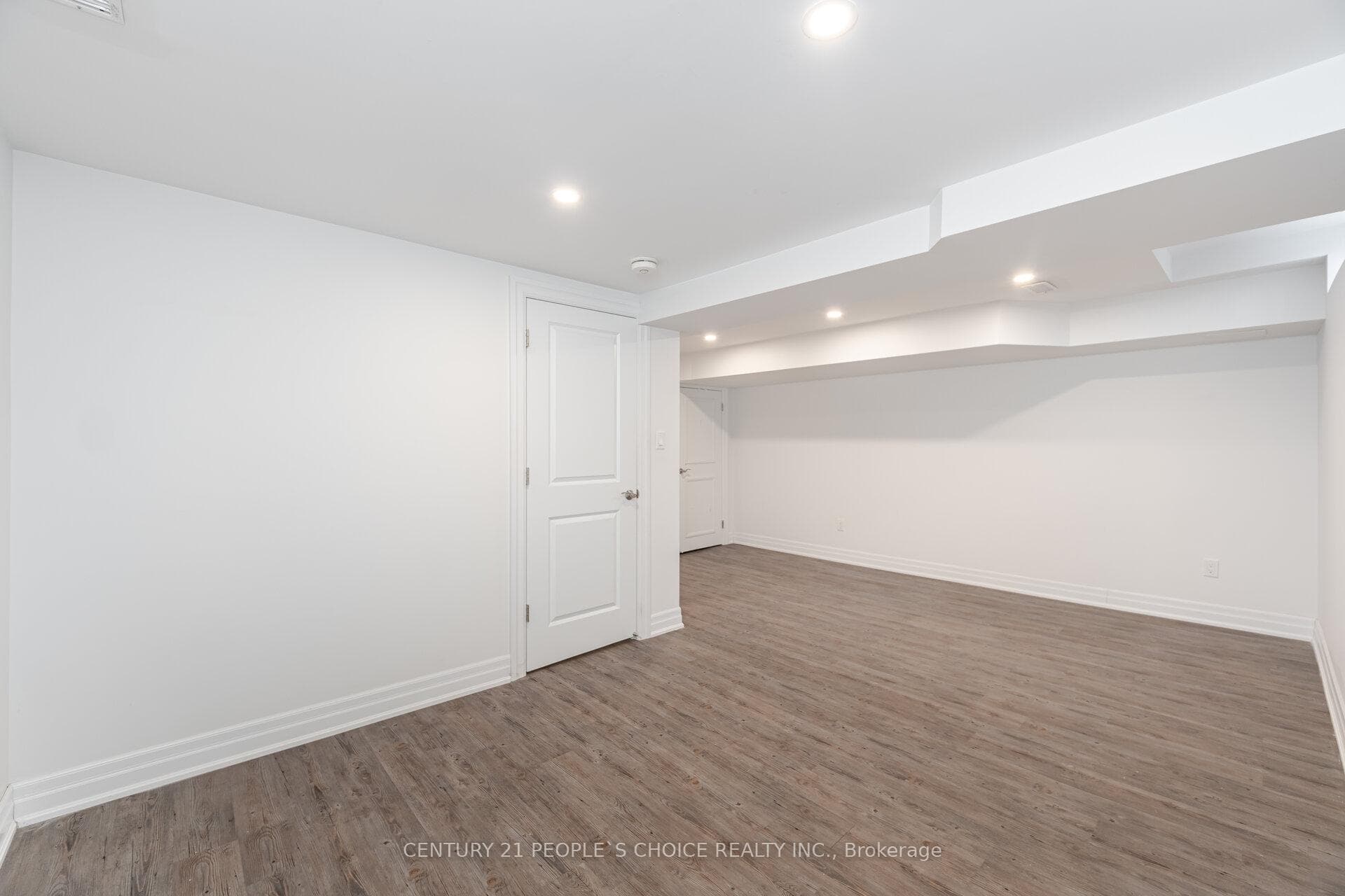 2951 Salerno Crescent photo 40