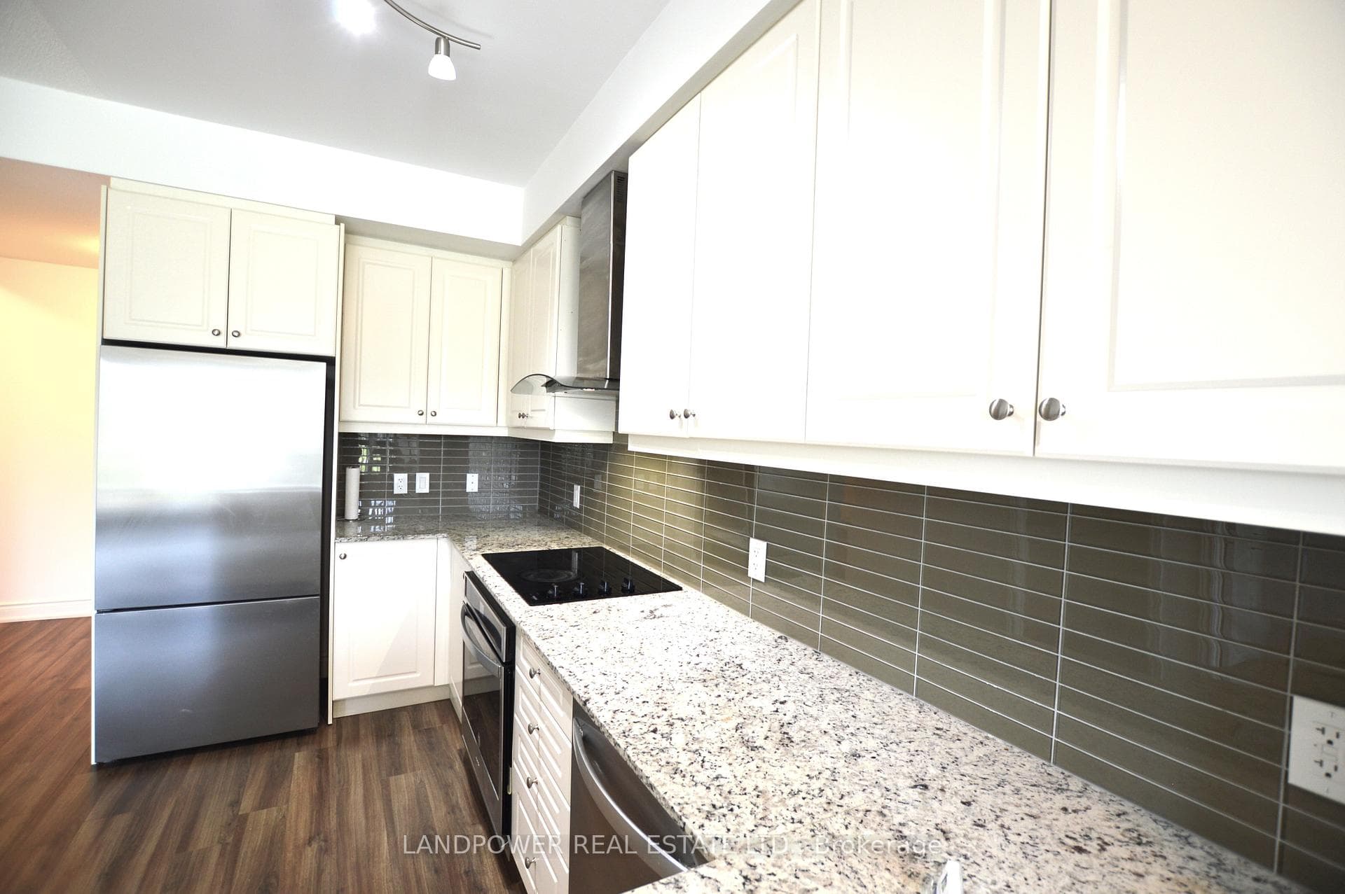 9618 Yonge Street Unit 220 photo 16