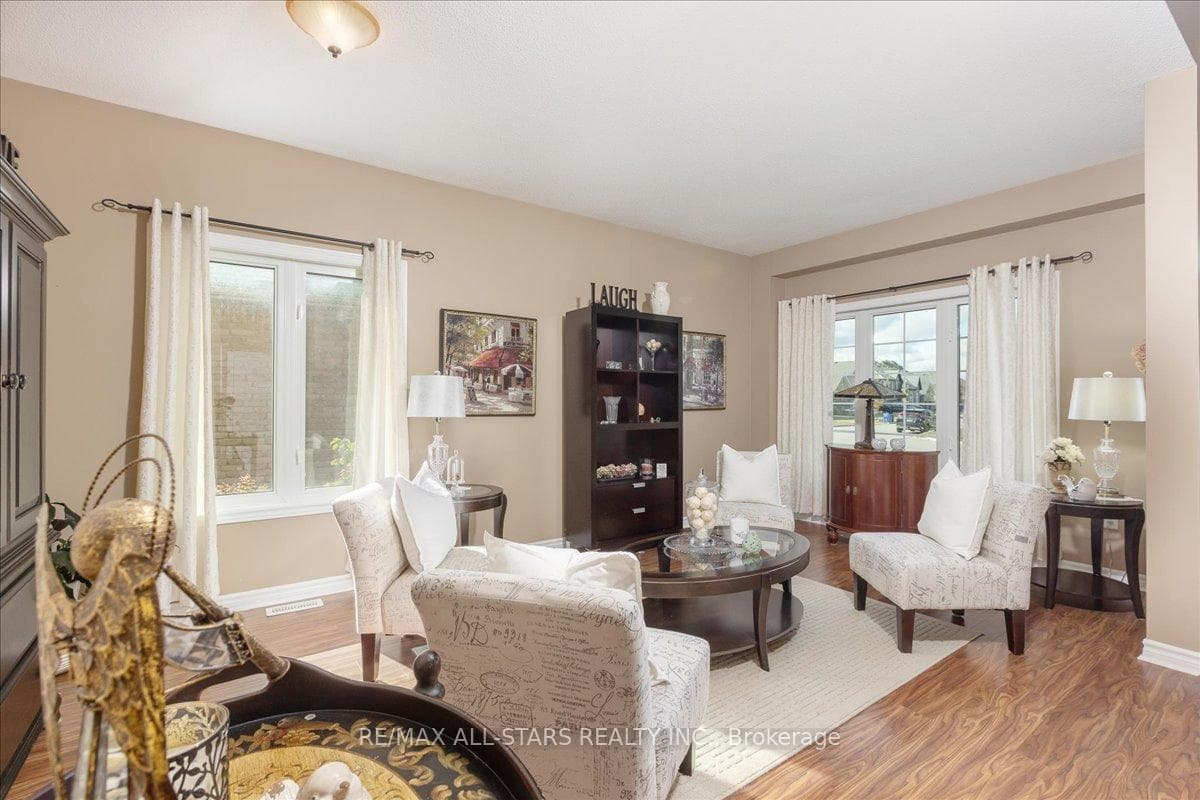 110 Glendower Crescent photo 5