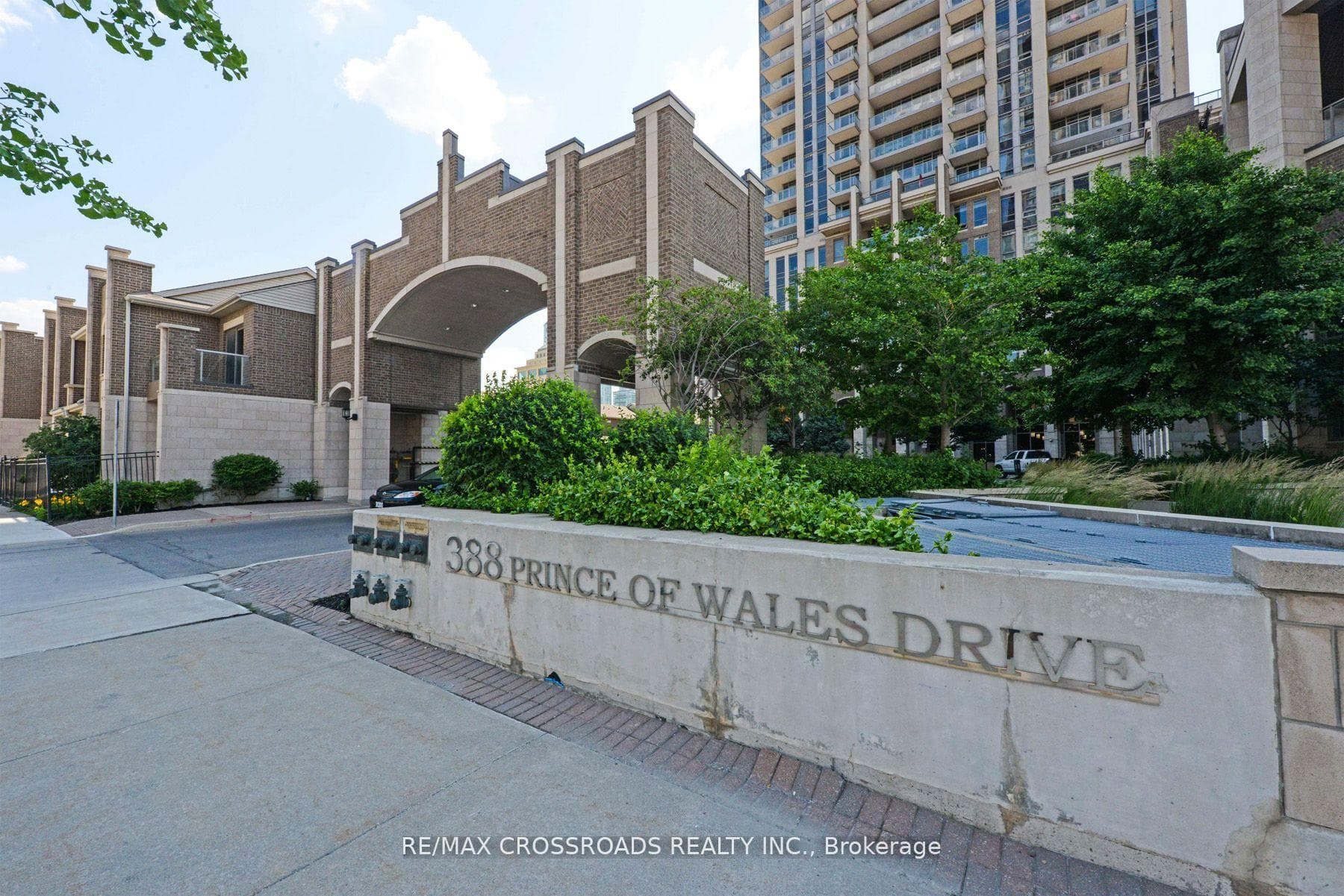 388 Prince Of Wales Drive Unit 2007 photo 3