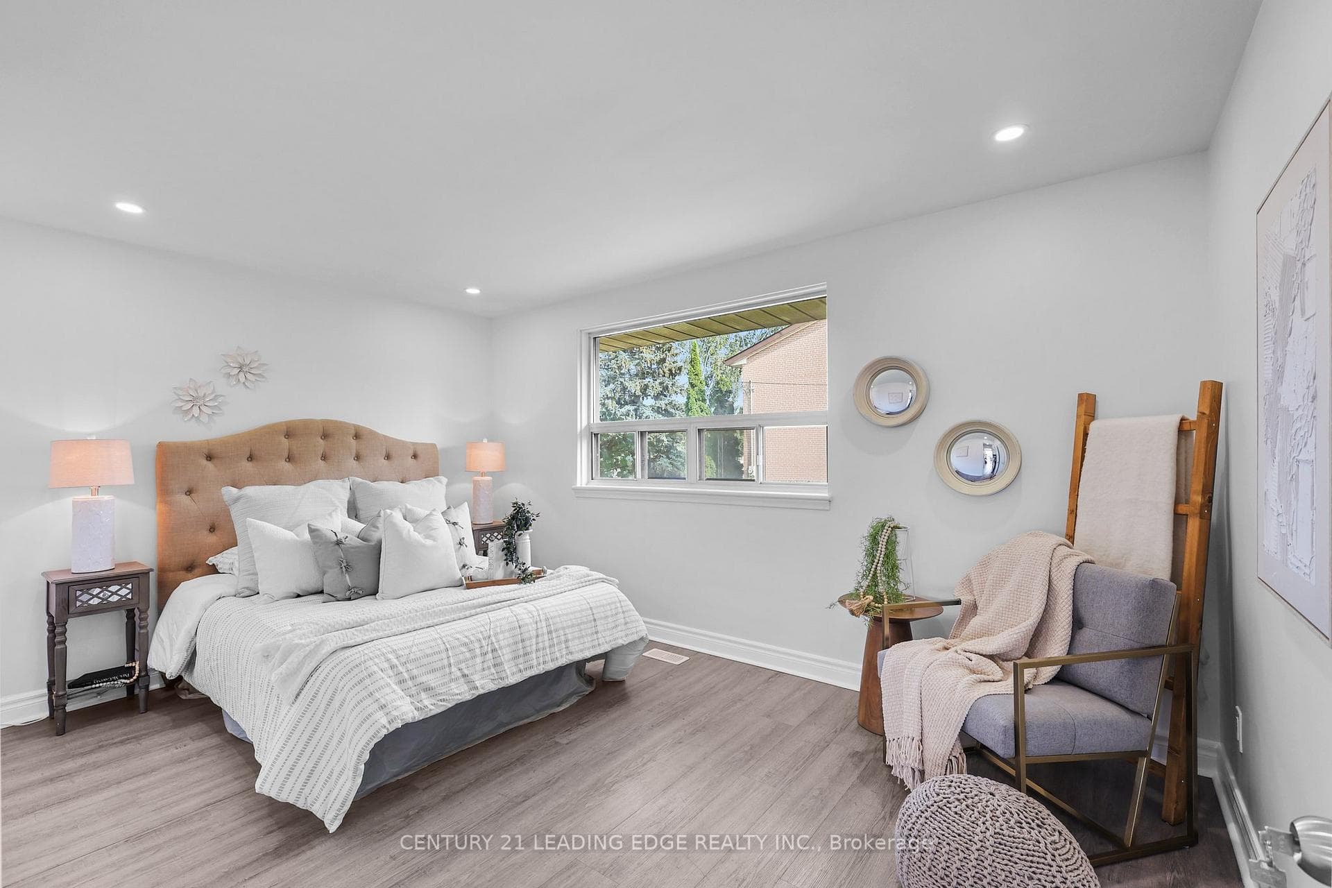 615 Perry Crescent photo 11