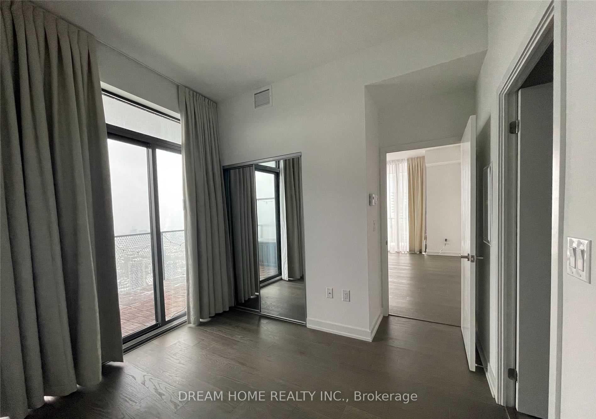 11 Wellesley Street Unit 5102 photo 18